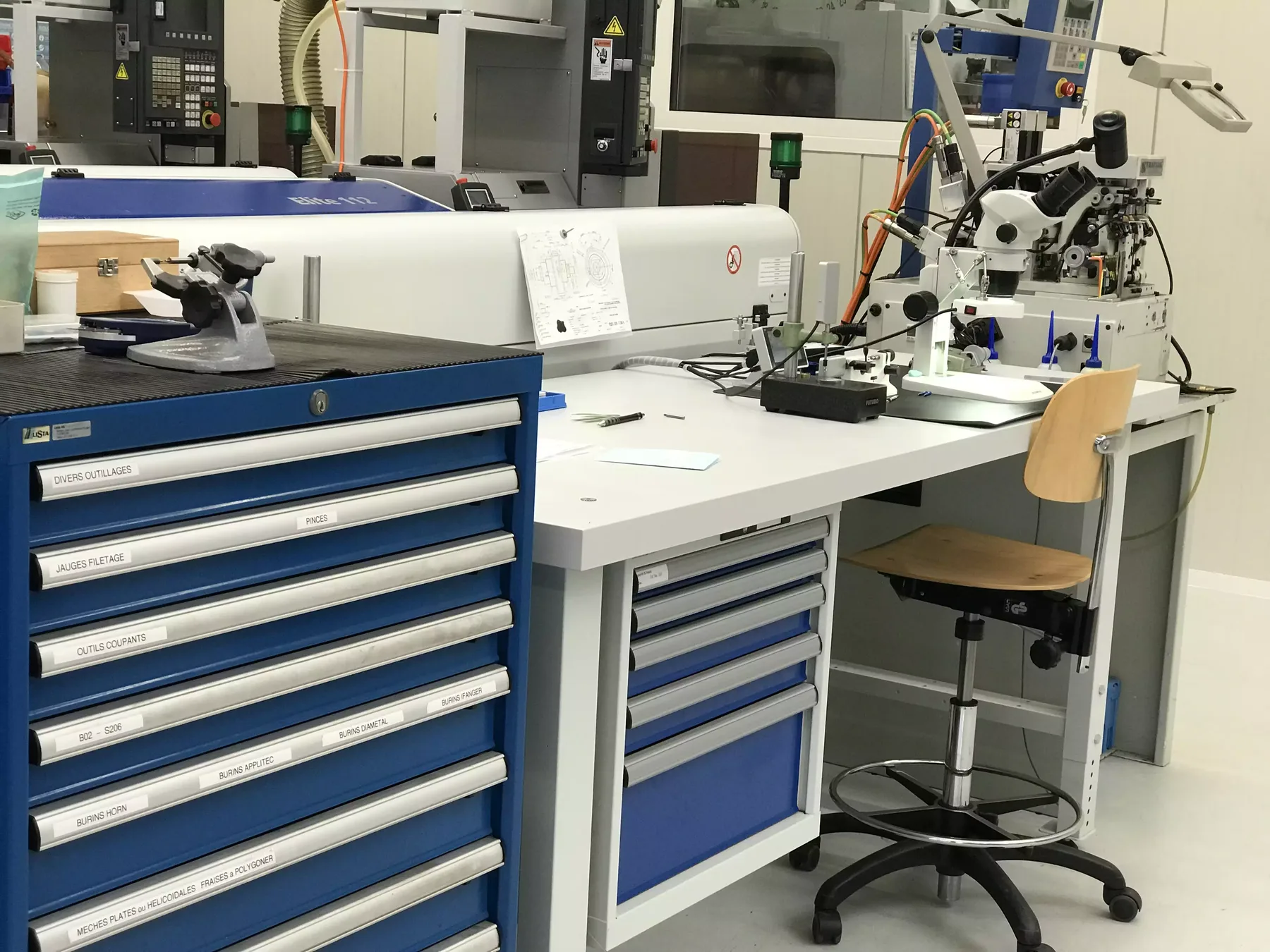 Établis et machines de l'atelier